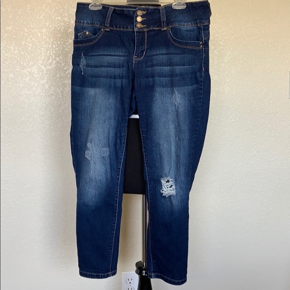 distressed jean capris